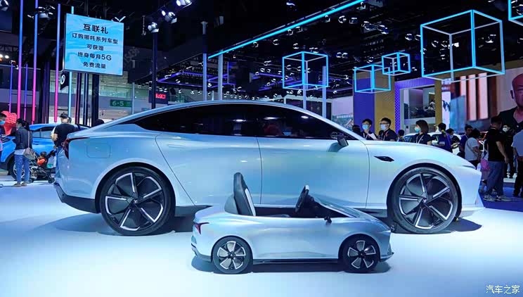 2021成都车展：哪吒推“哪吒加电”服务