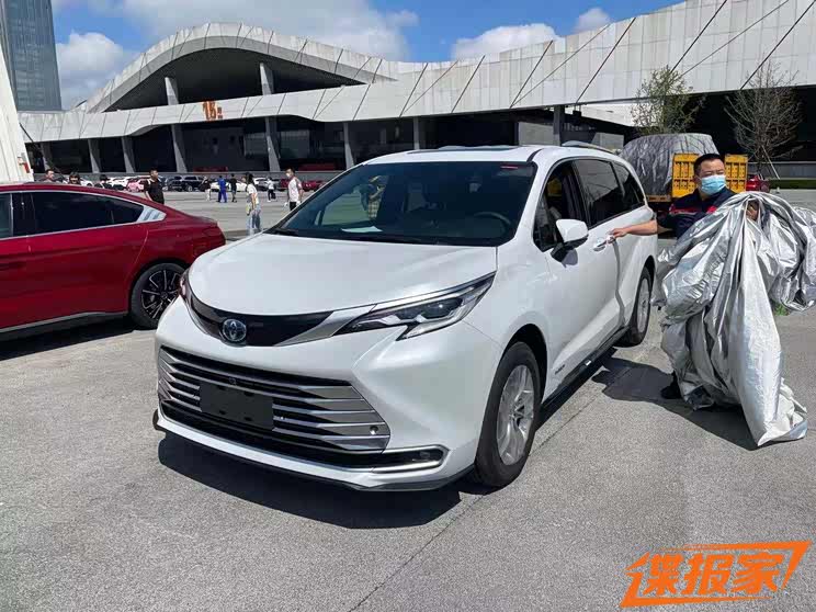 2021成都车展探馆:广汽丰田赛那SIENNA