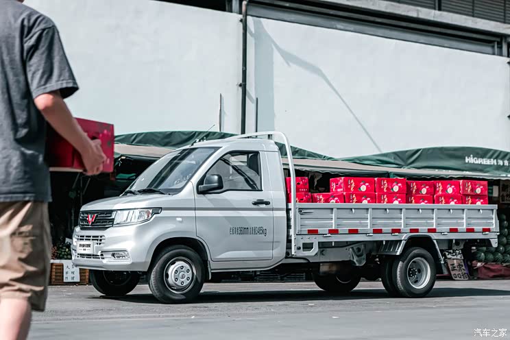 六轮货运 五菱荣光新卡双后轮将上市