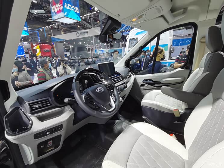 上汽大通G20 PLUS四座、V90墨今日上市