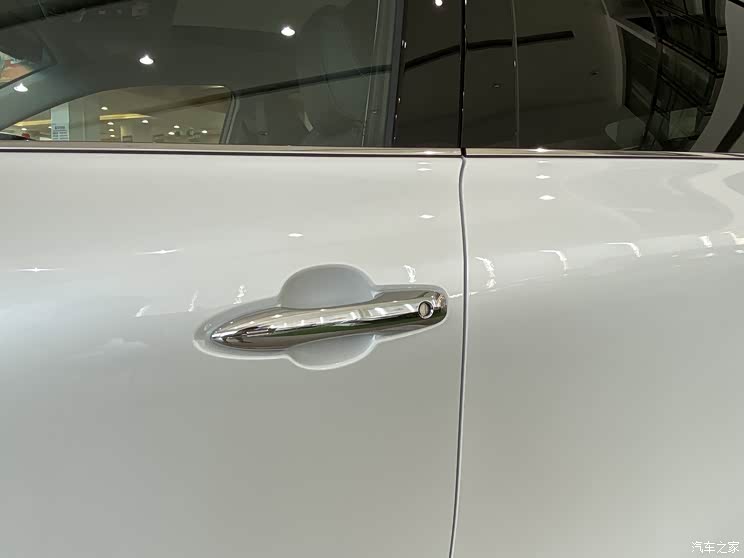 年底下线 一汽丰田凌放HARRIER实车曝光