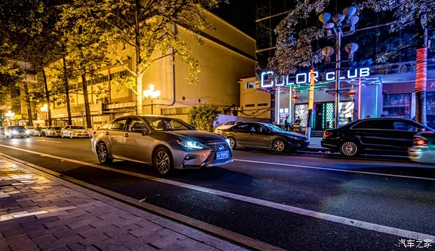 三亚自驾-40万买辆雷克萨斯ES300h开着竟然很