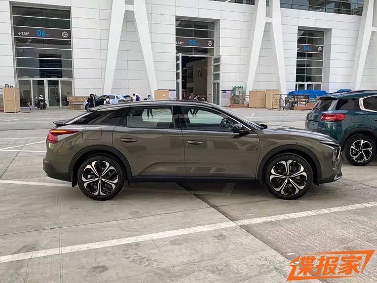 天津车展探馆：东风雪铁龙凡尔赛C5 X