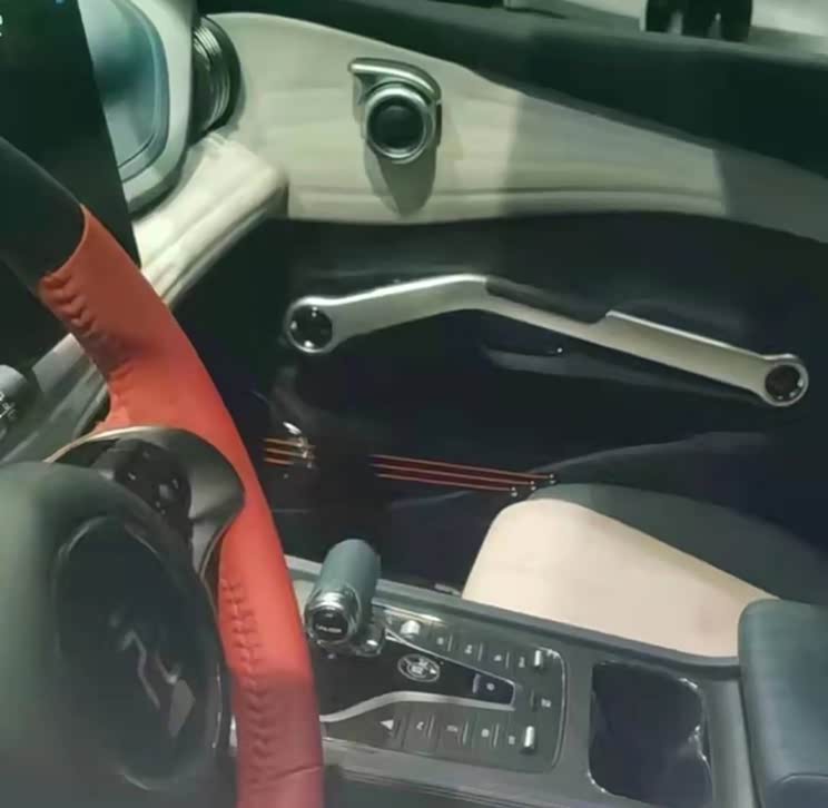 设计思路独特 比亚迪元PLUS内饰谍照