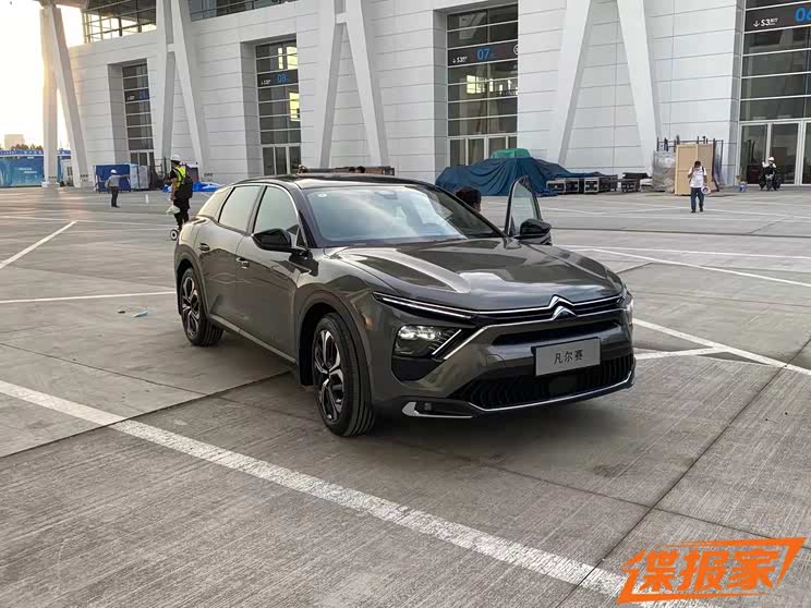 天津车展探馆：东风雪铁龙凡尔赛C5 X