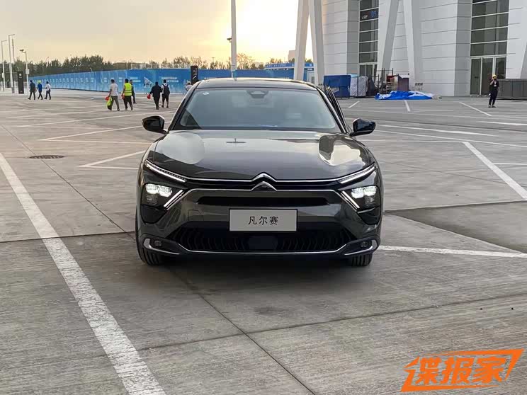 天津车展探馆：东风雪铁龙凡尔赛C5 X