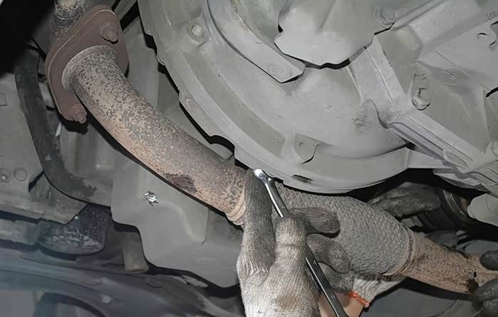 拆卸头壳固定螺丝