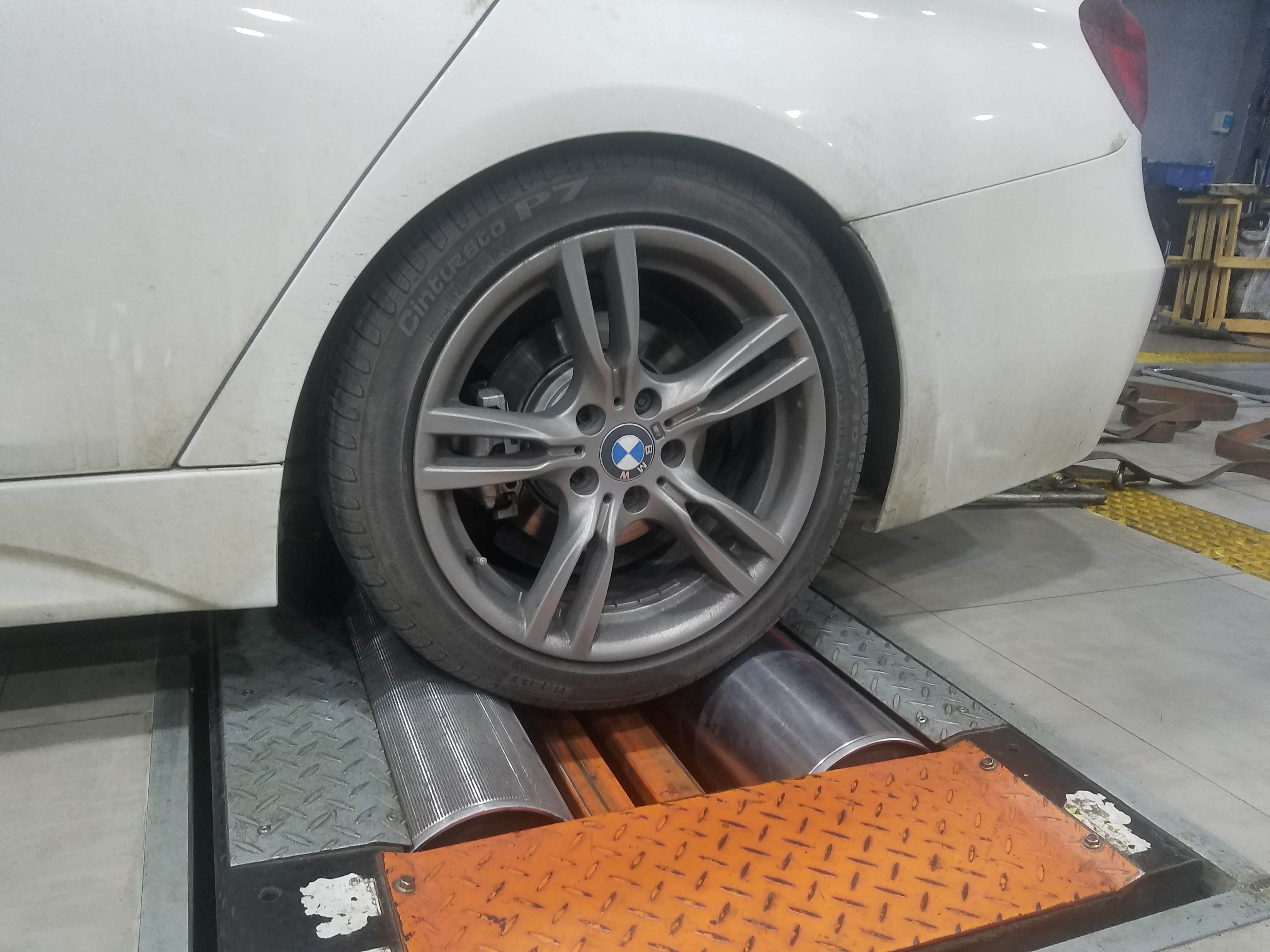 通过轮上扭矩和转速，查看发动机输出动态曲线