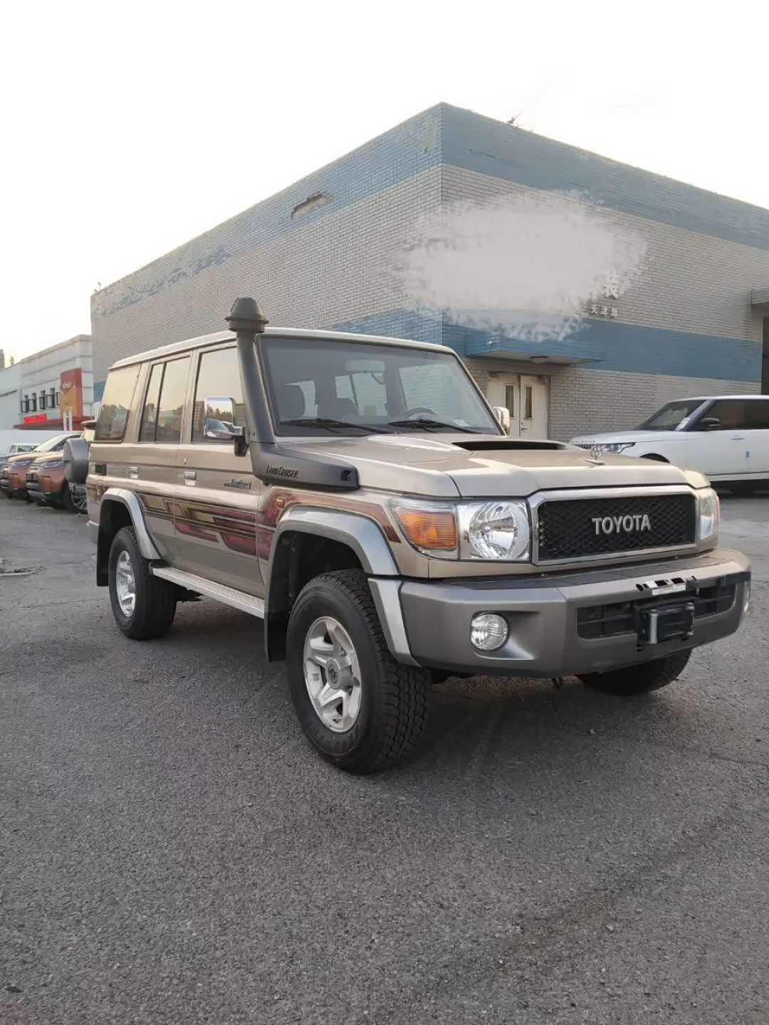 丰田LC系列在越野圈里可谓是名声显赫，而今天我们所介绍的是国内的消费者不是很熟悉的LC70类。