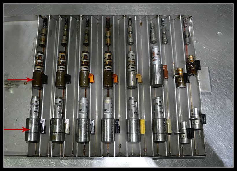 拆下来的二代与三代电磁阀对比
