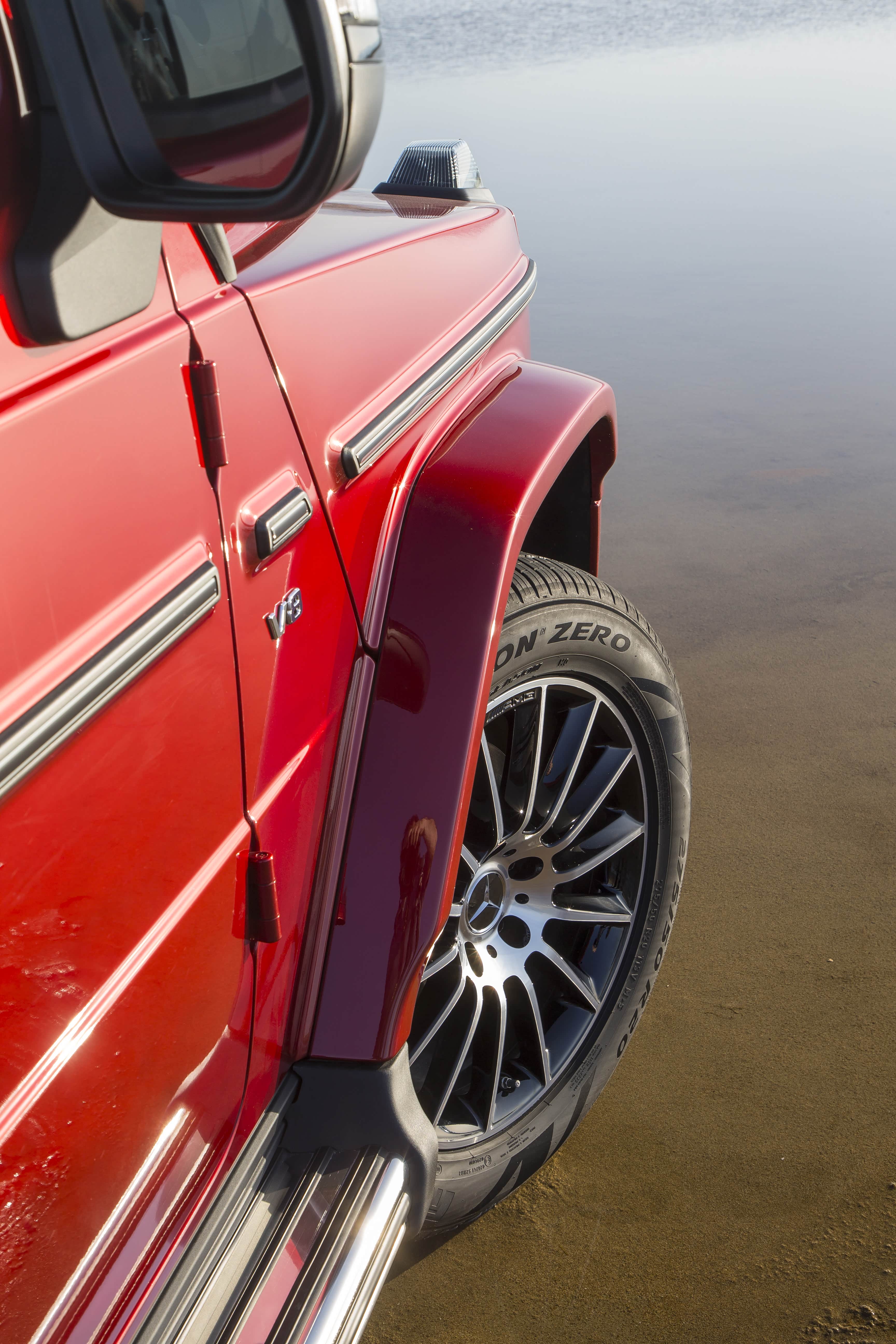 外抛的轮拱比老款更精致了