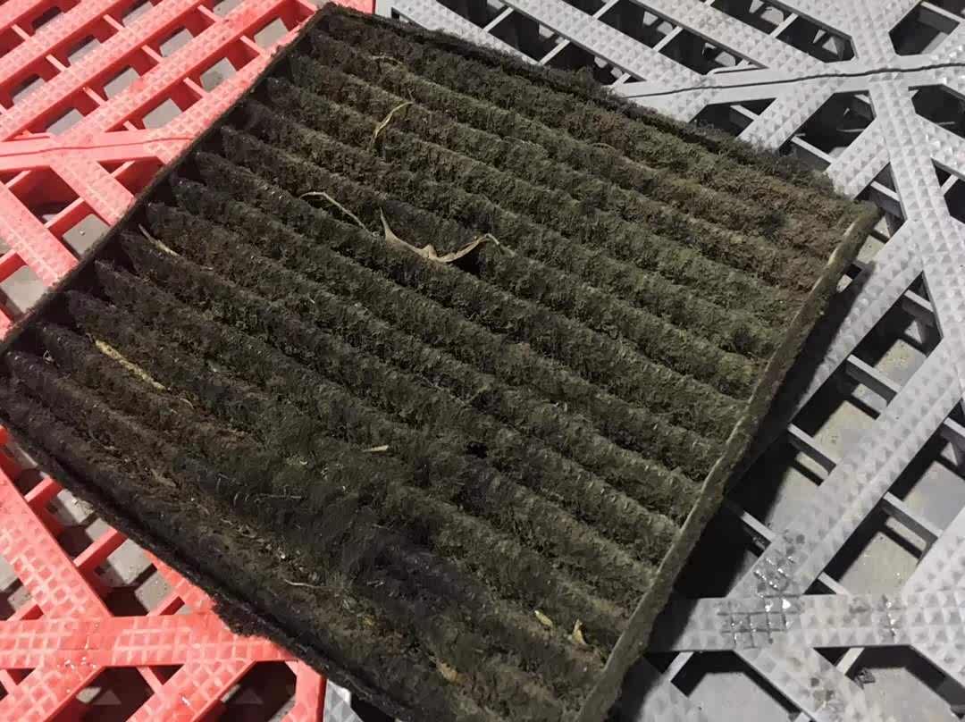长时间使用过后的空调滤芯