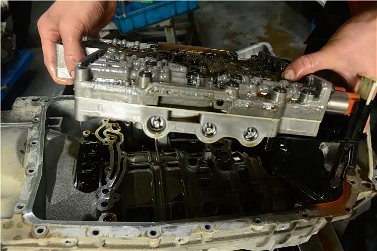 拿下变速箱机电单元