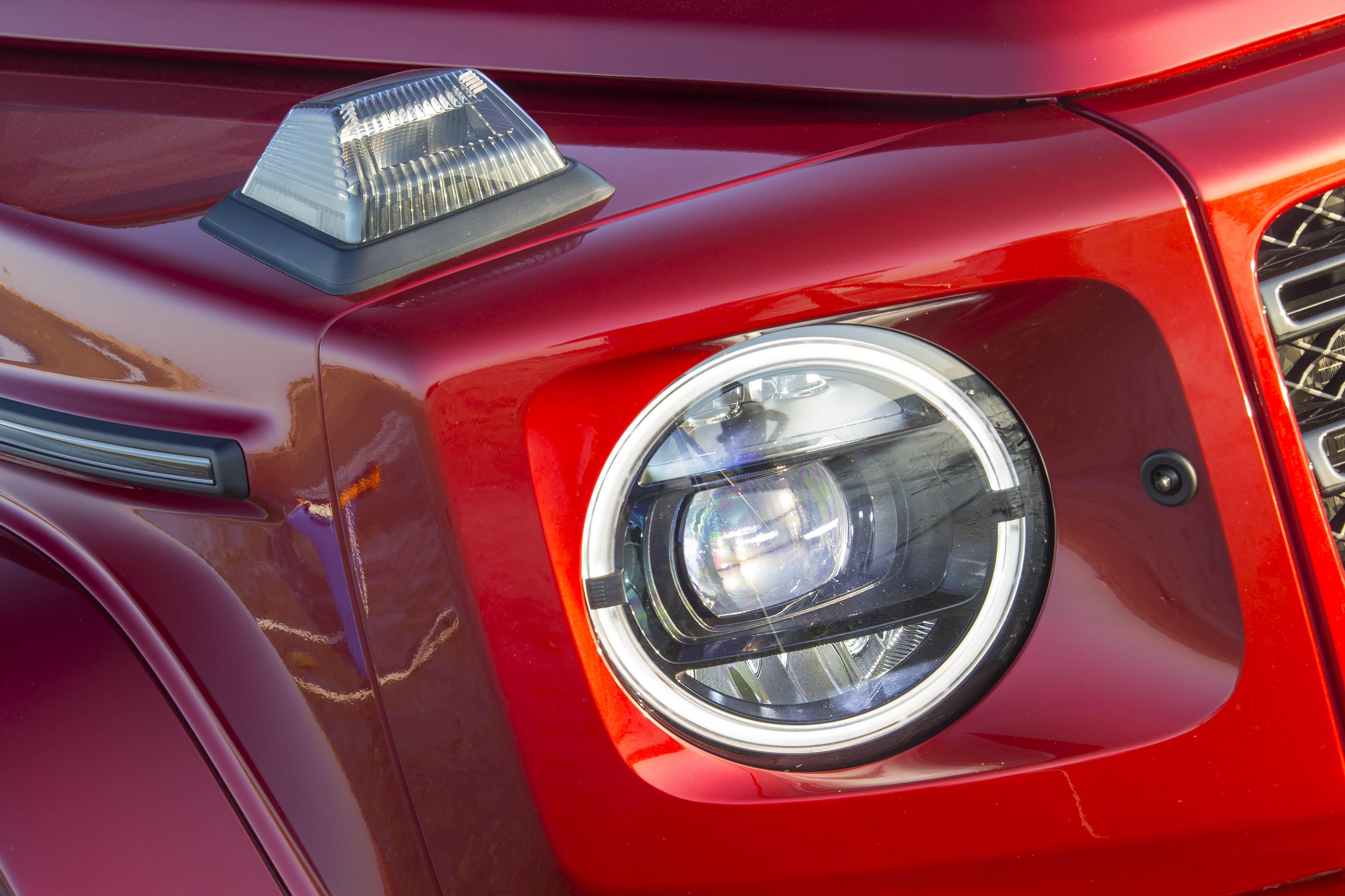 萌萌的前大灯LED圈日间行车灯，略显娘