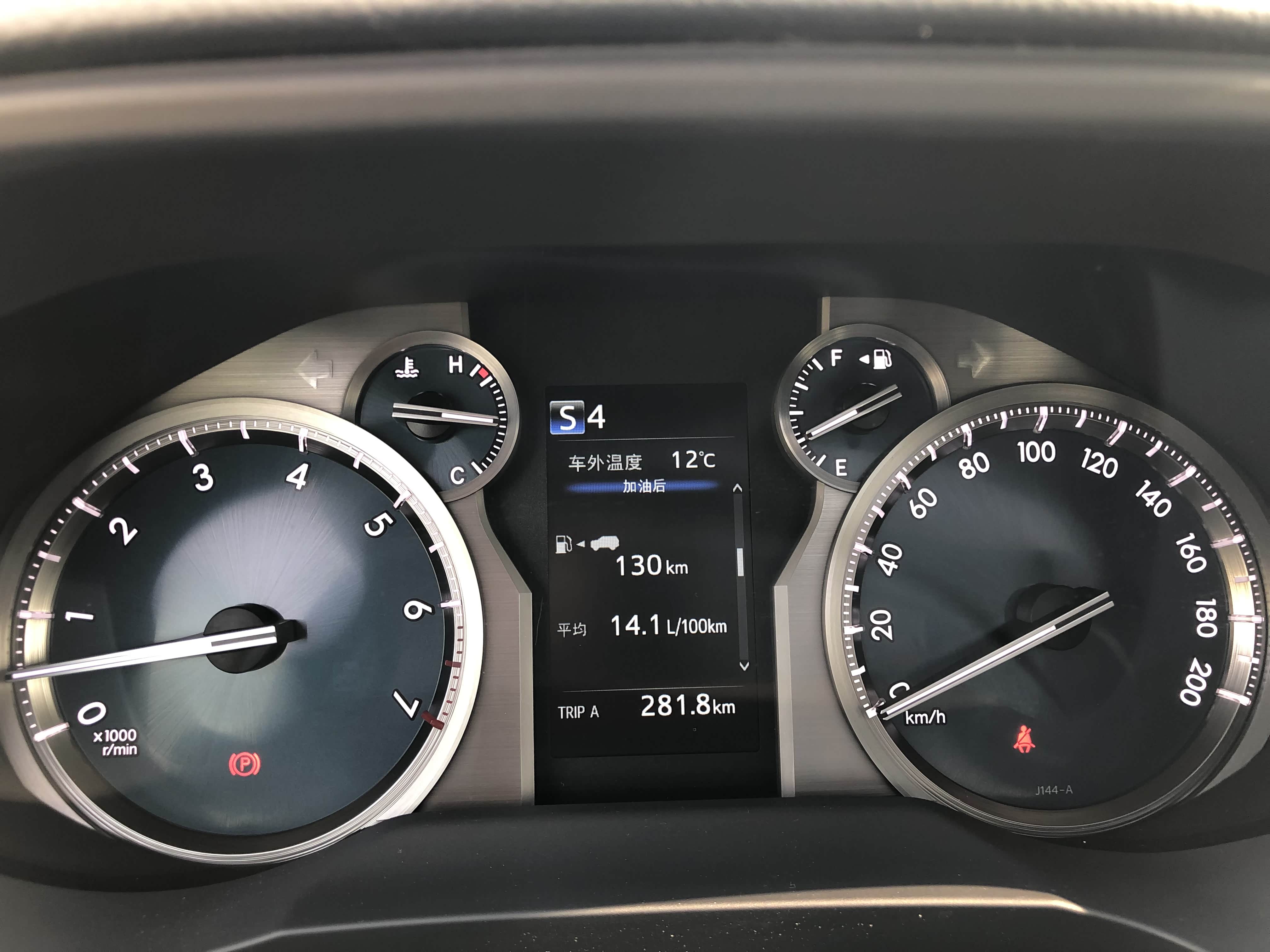 切换到手动模式默认4档