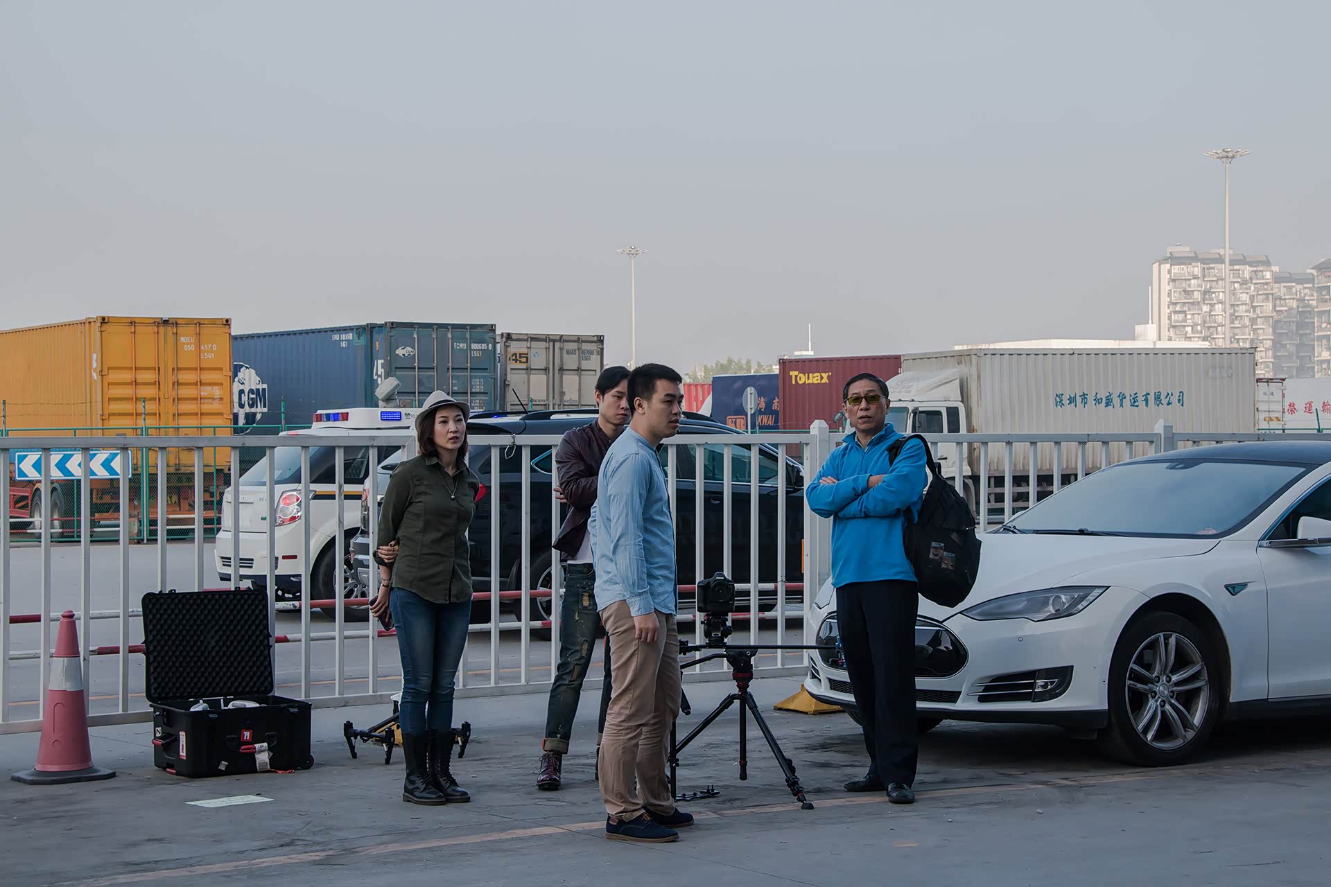 从8:30开始，参与此次活动的特斯拉车主和热心网友陆续到达