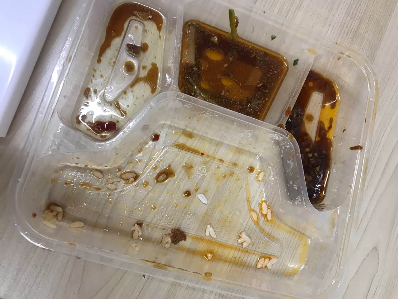 哪怕只是看着师傅作业，也消耗不少体力，所以在诺诺的几日反倒是今夏胃口最佳的几日。