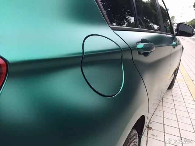 宝马1系改色电光金属祖母绿车身改色贴膜效果图