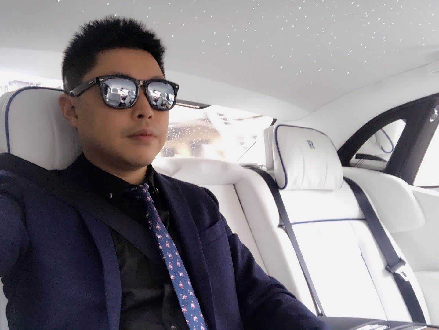 有自己特别喜欢的星象图？可以把它定制成幻影的星光车顶。