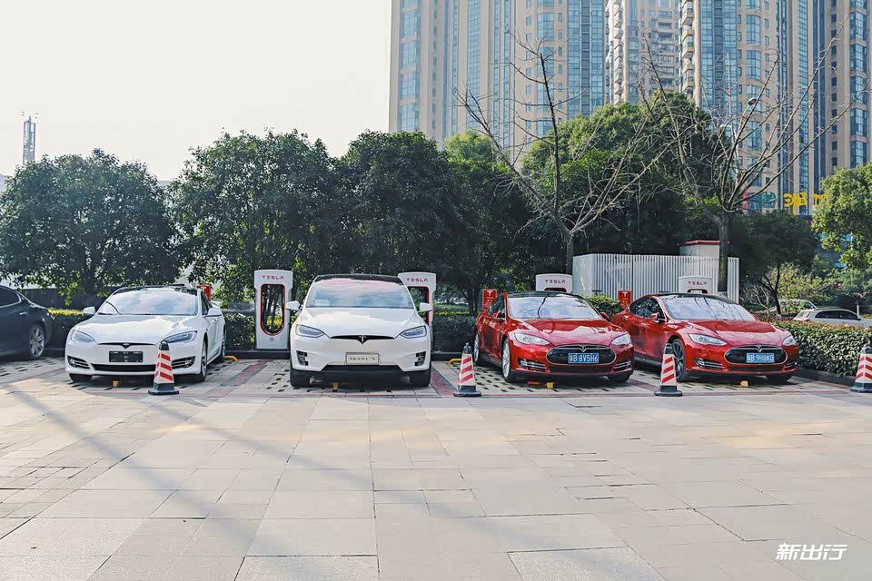 就算是凌晨抵达长沙市豪布斯卡酒店，专用的超级充电桩位置依旧给预留着