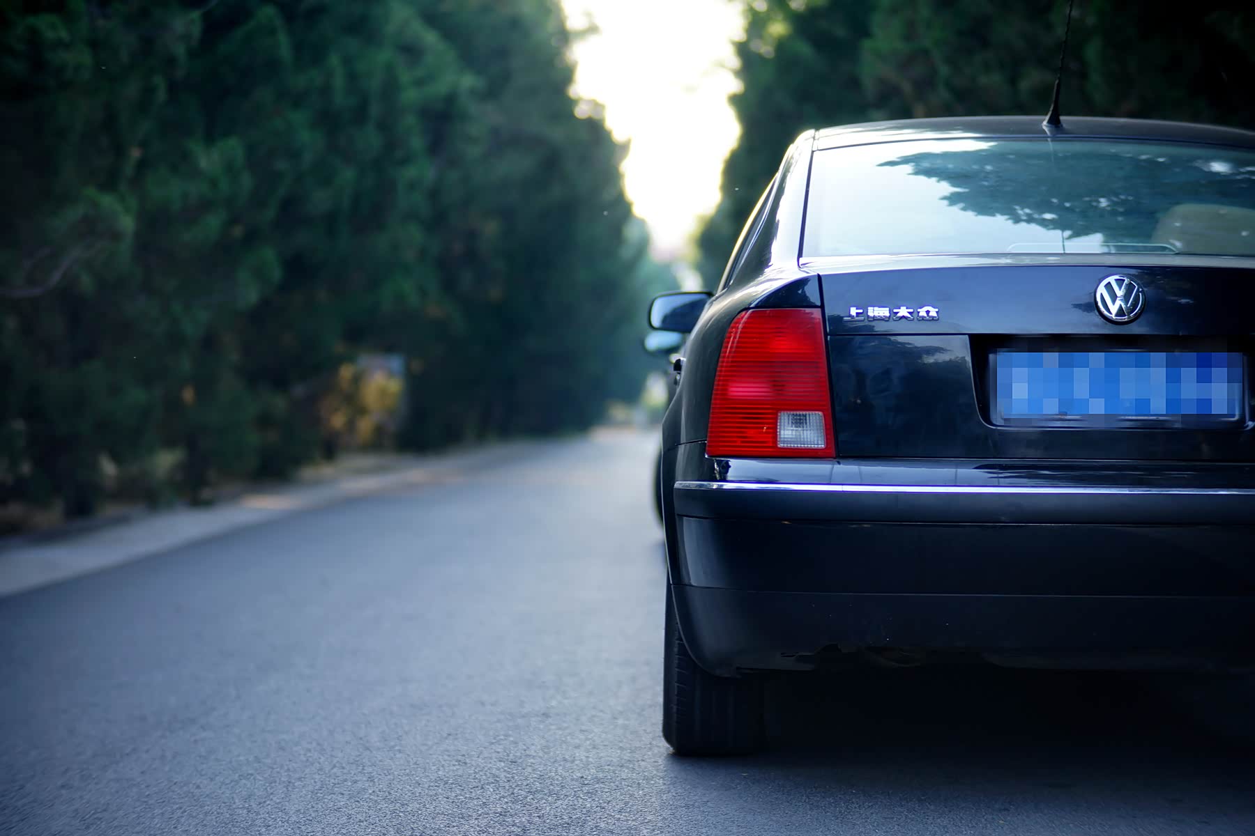 当年的帕萨特尾灯成为了一代的经典，虽然没有当今LED的炫酷，但是海拉进口的原装尾灯的耐用性毋庸置疑。