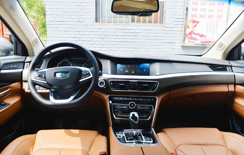 ▲同时还新增了棕黑内饰配色