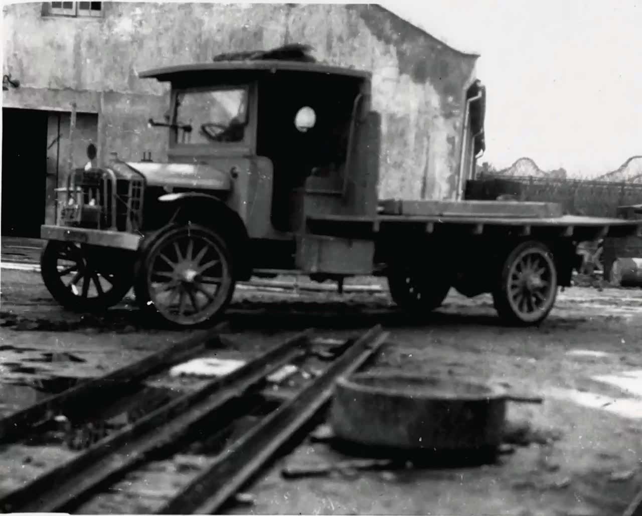 1943年新中工程公司在祁阳试制汽车。