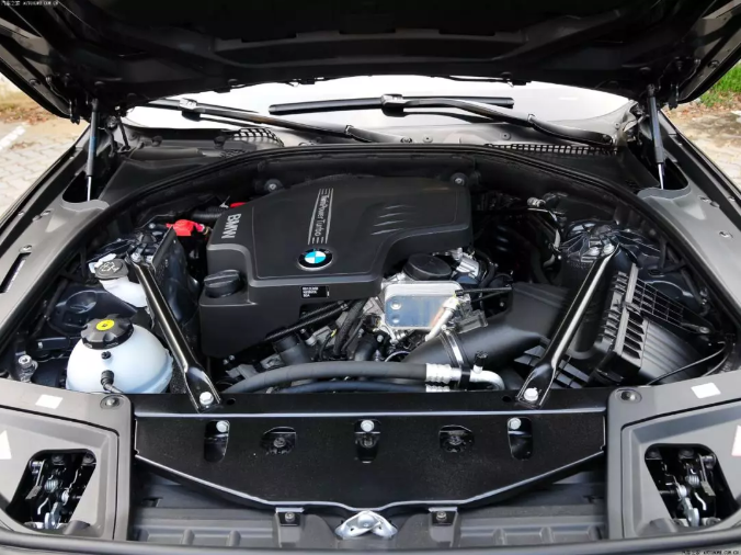 宝马新涡轮时代的先驱：N20B20发动机