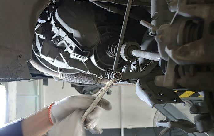 拆掉平衡杆球头