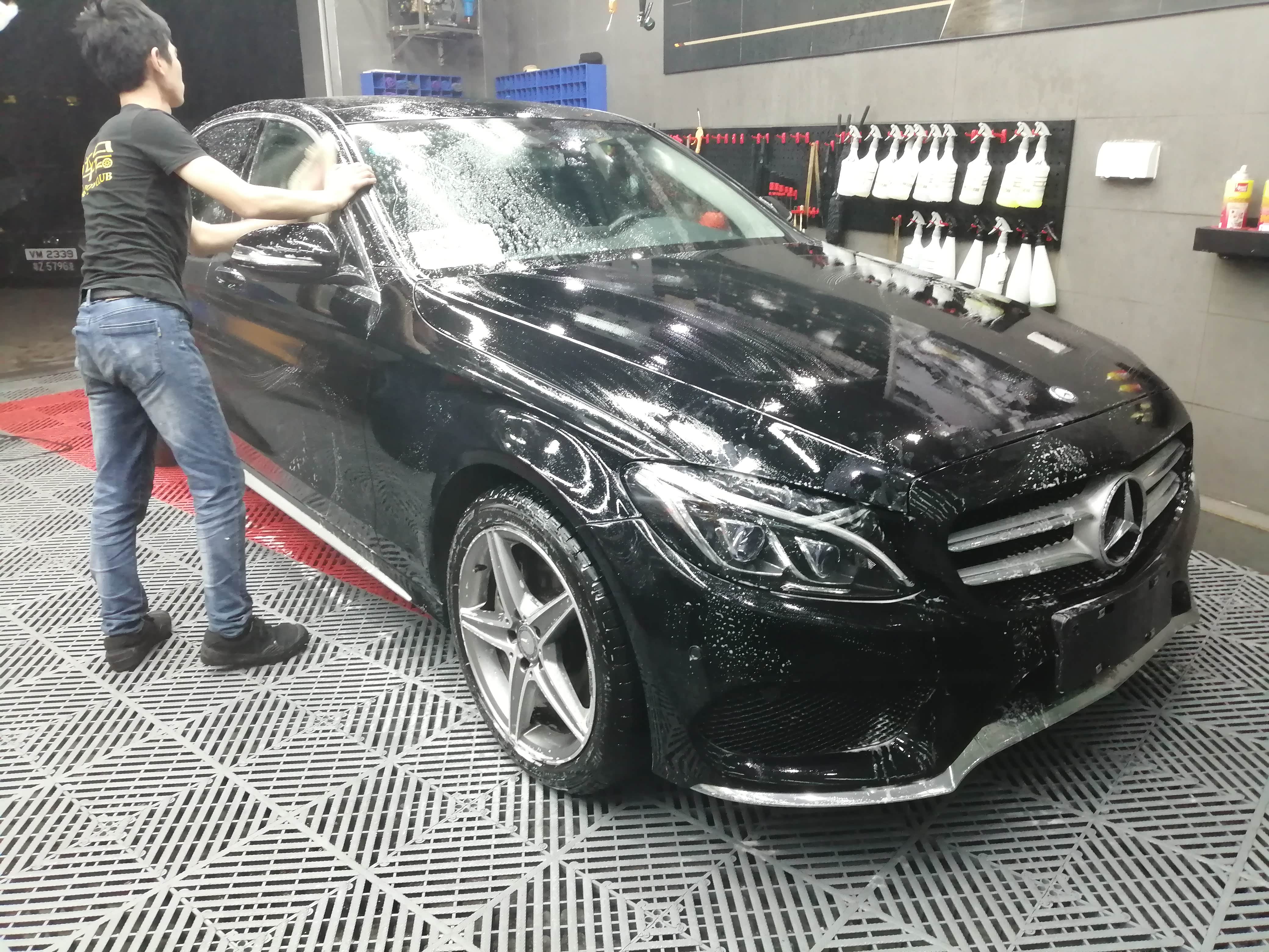 其实每一台车回来的时候我最喜欢看的就是被我们收拾干净的过程，那画面极度舒适！异常满足！