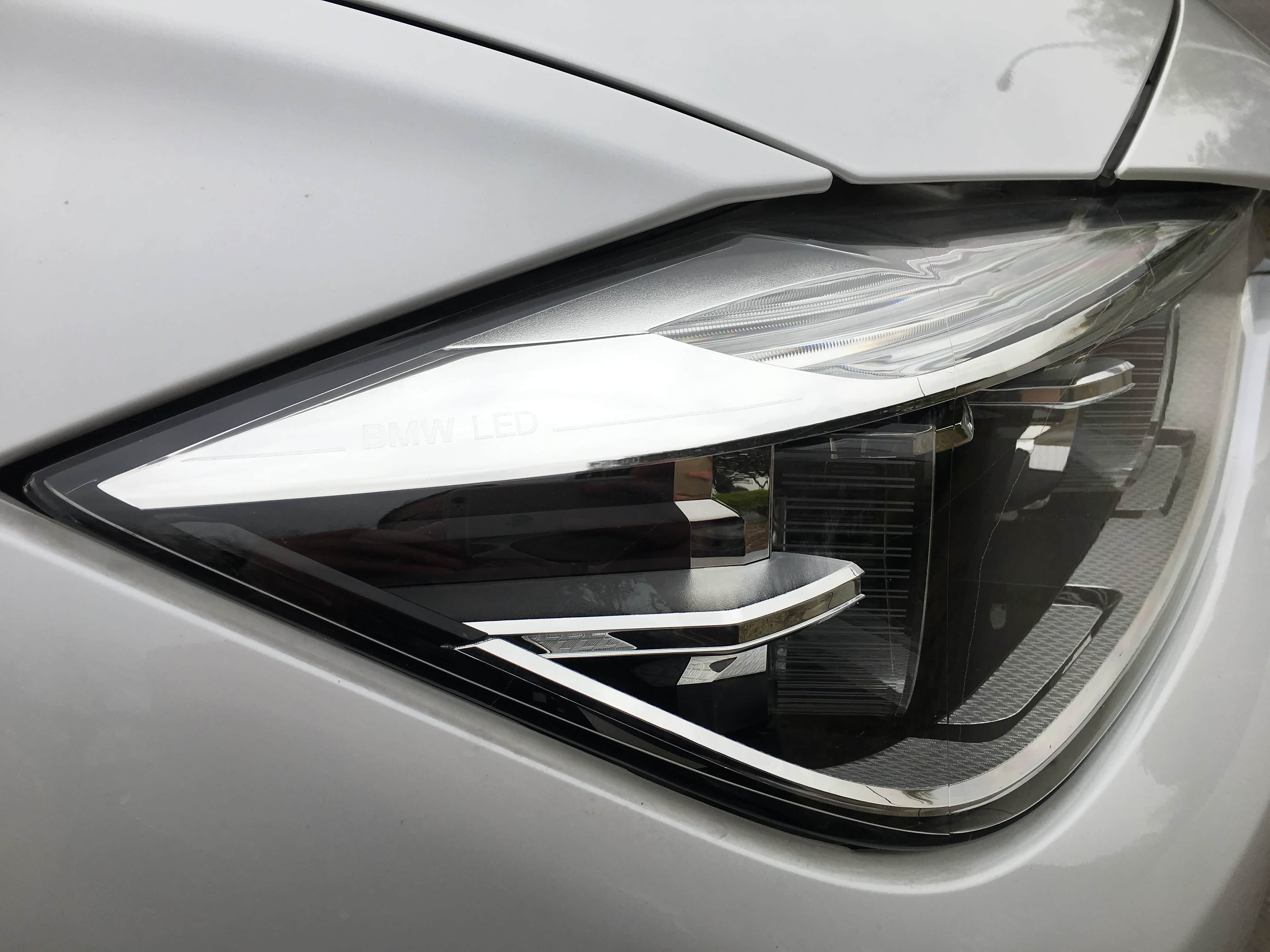 前大灯细节特写