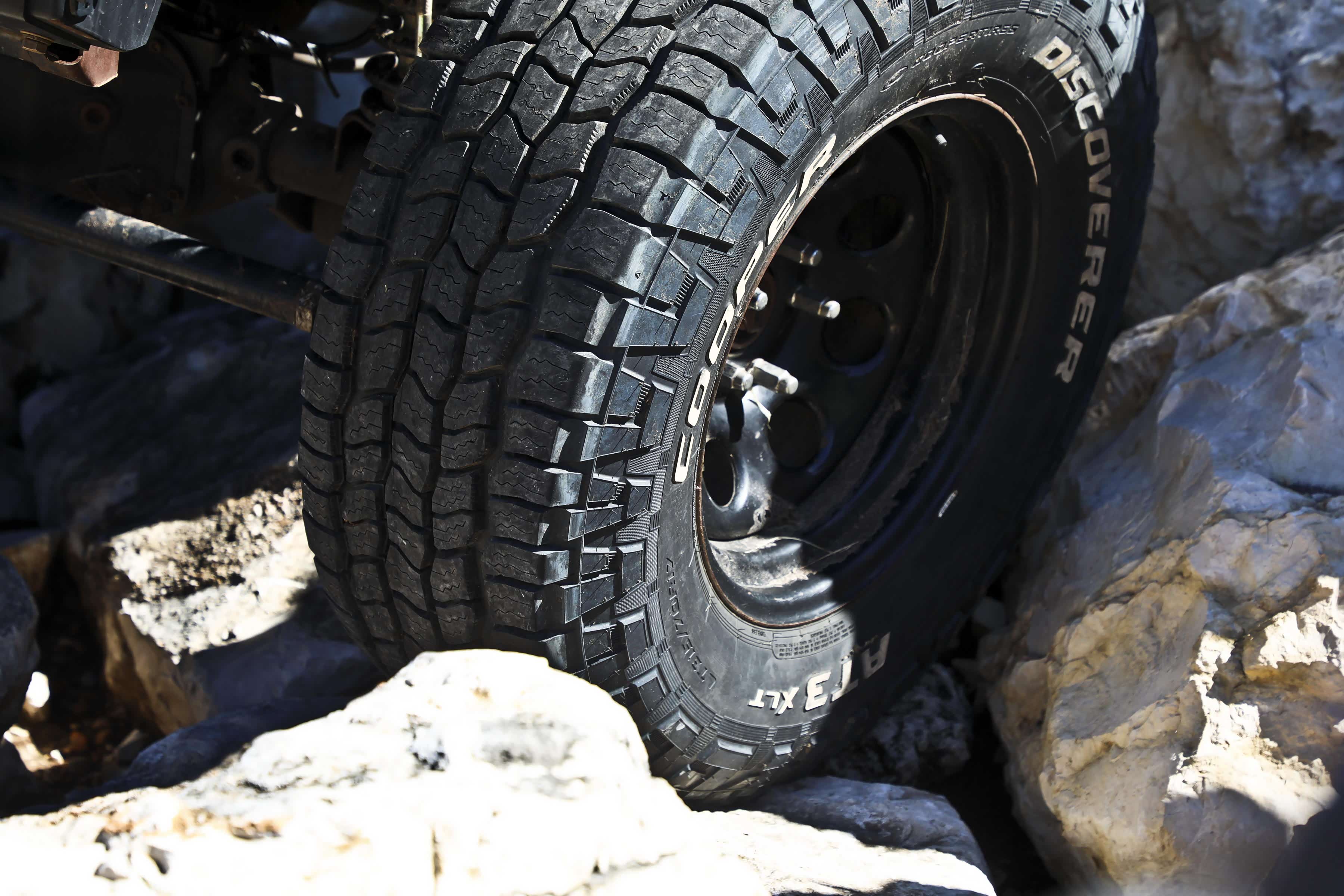 胎侧的抓地力同样强大