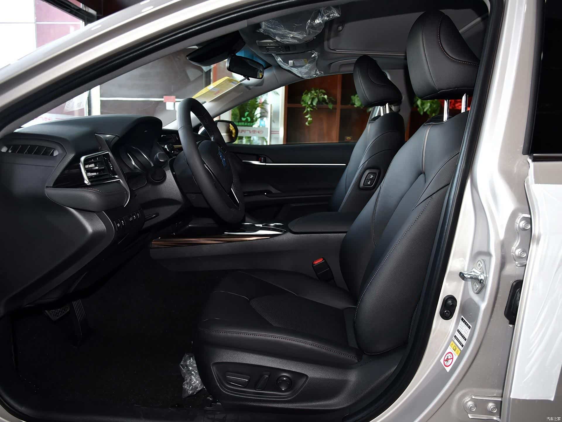 凯美瑞 2.0G豪华版/引自汽车之家图库