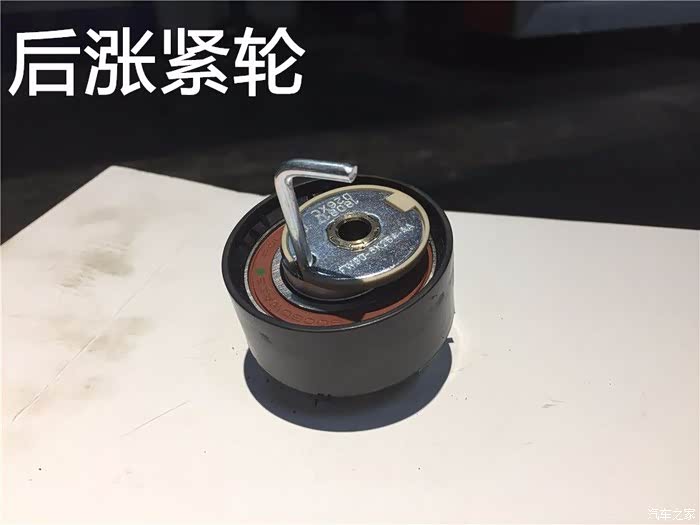 涨紧轮属于正时皮带的套装里面的，产地是意大利。