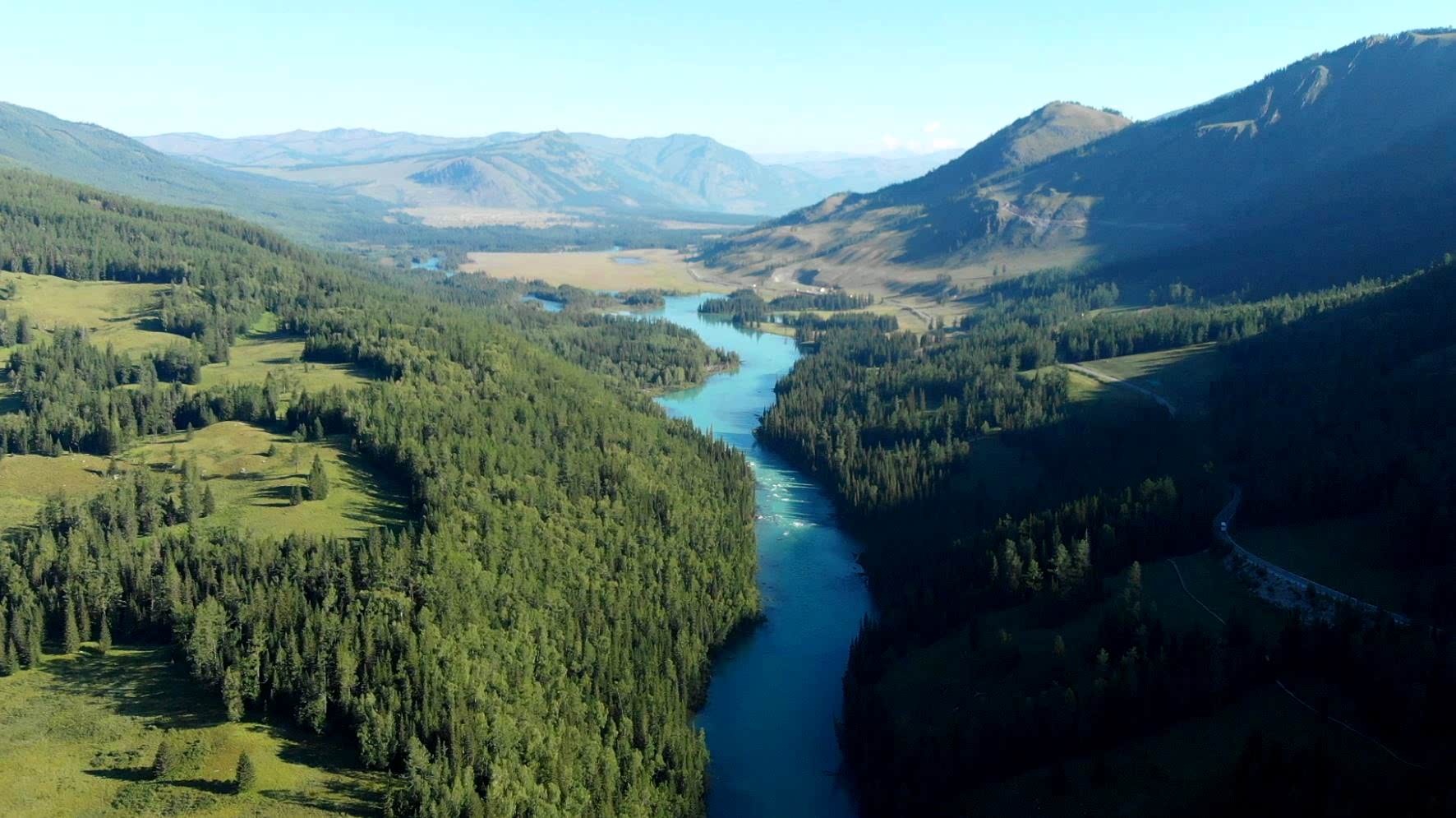 前方水面宽阔处就是神仙湾