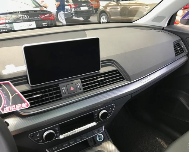 关于屏占比的问题，能不能不要学习奔驰！手机都向全面屏发展了，汽车的屏幕也应该紧随其后！