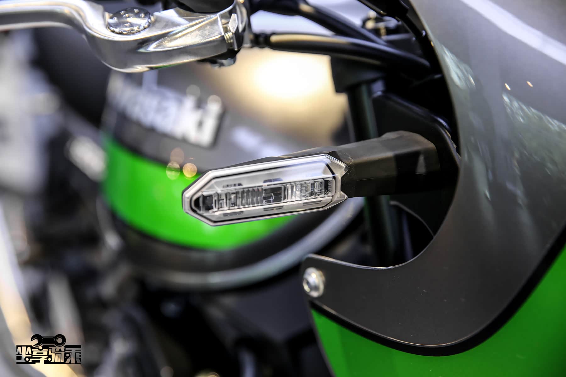 转向灯同样采用LED光源