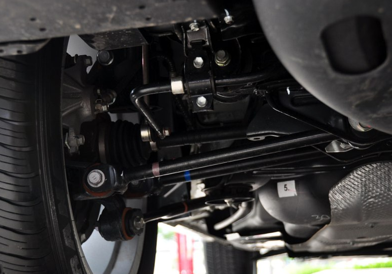 这是汉兰达的后悬架。（因为没有拍到实车，借用“汽车之家”网站的图片）