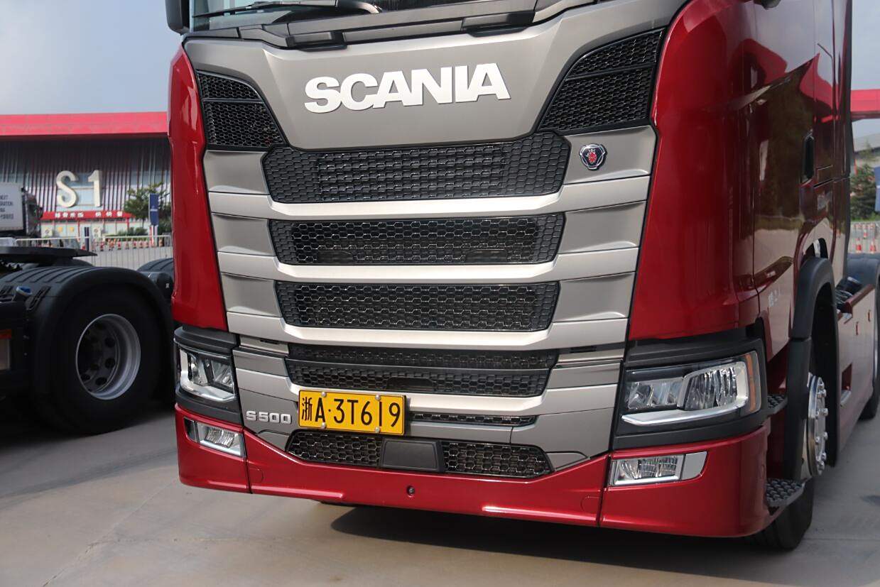 前格栅宽度比上代车型明显加大