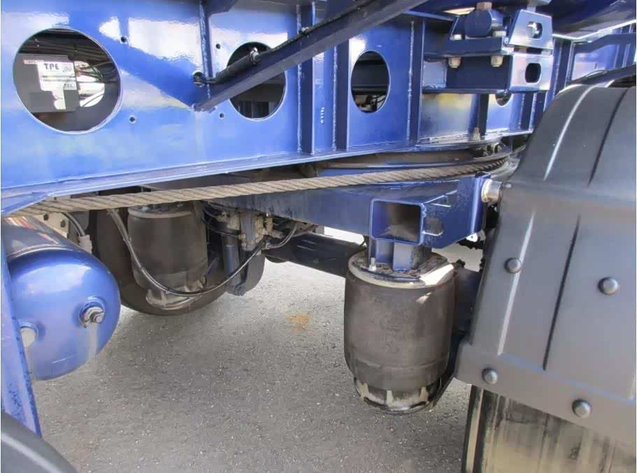 挂车的第一轴的空气弹簧