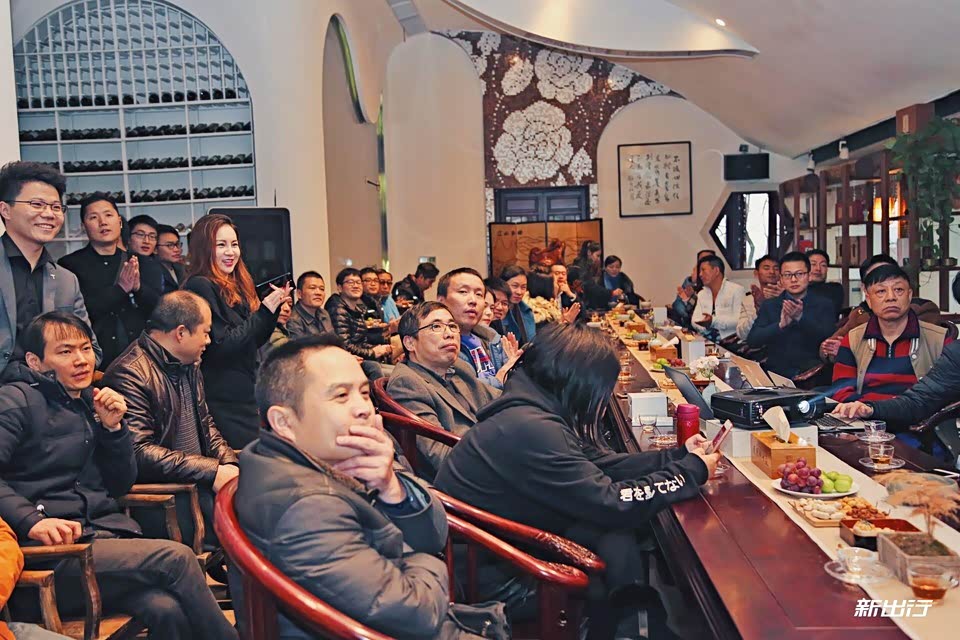 现场网友们的反响和参与度都非常高，猜对的网友可获得一个特斯拉马克杯
