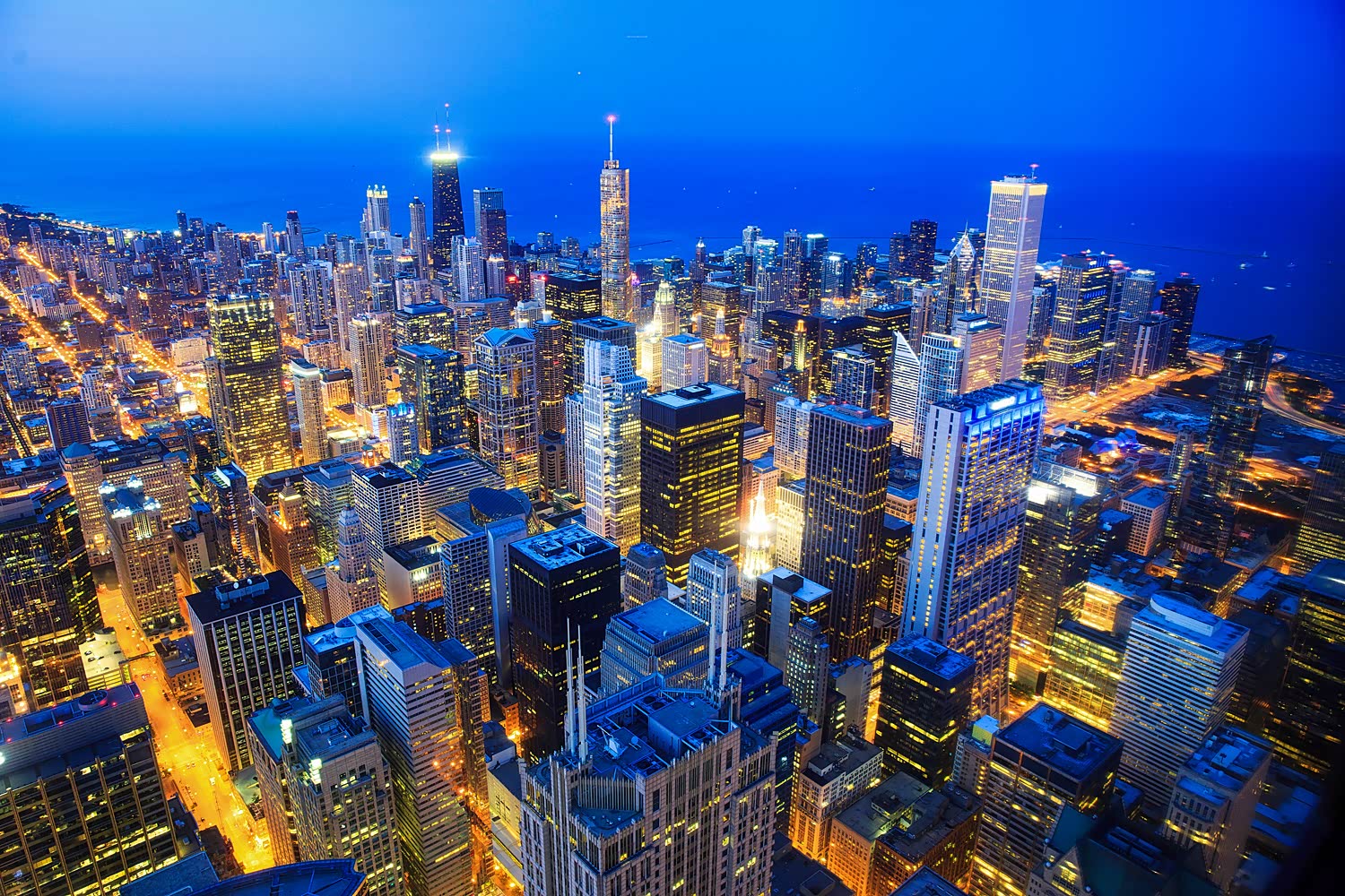 66号公路起点芝加哥，以建筑著称的城市，这里有美国的第一高楼，这张照片就是我在14年拍摄于韦尔斯大厦