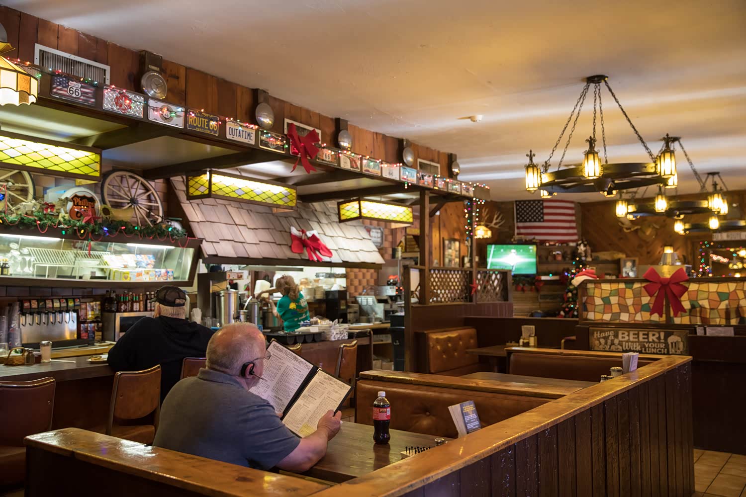 餐厅是典型的美国乡村餐厅风格，简单，各种结实厚重，淡淡历史的味道