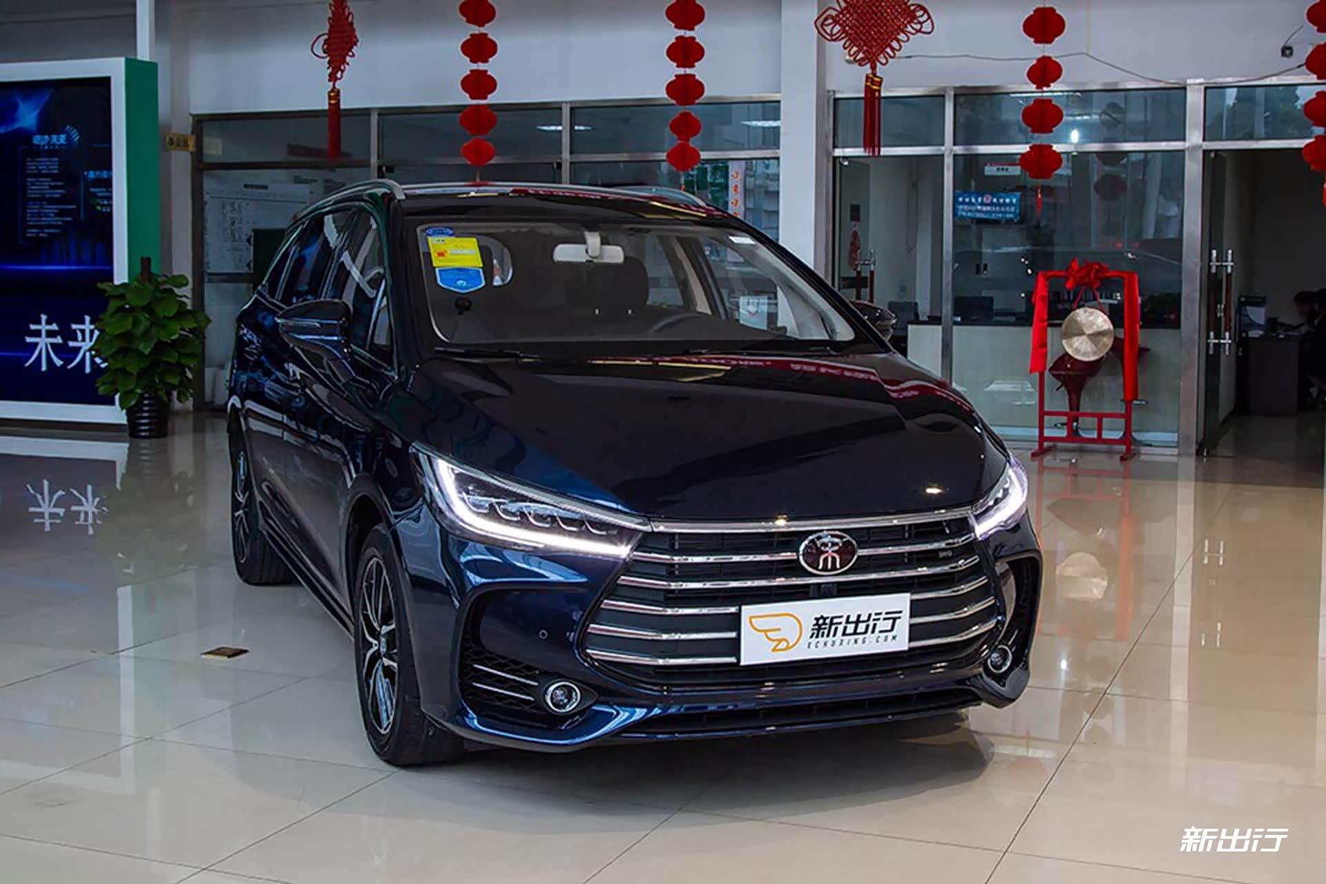 「图」已经上市的宋 MAX ，是比亚迪第一款用上“龙脸”的量产车型。