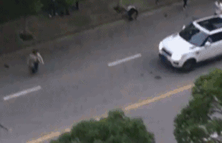 堪称影帝,新型碰瓷讹你没商量!