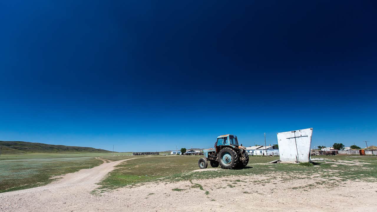 哈萨克斯坦的村子里经常大白天也看不到人