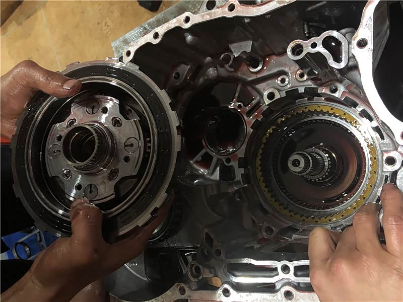 手上拿的是行星齿轮啦