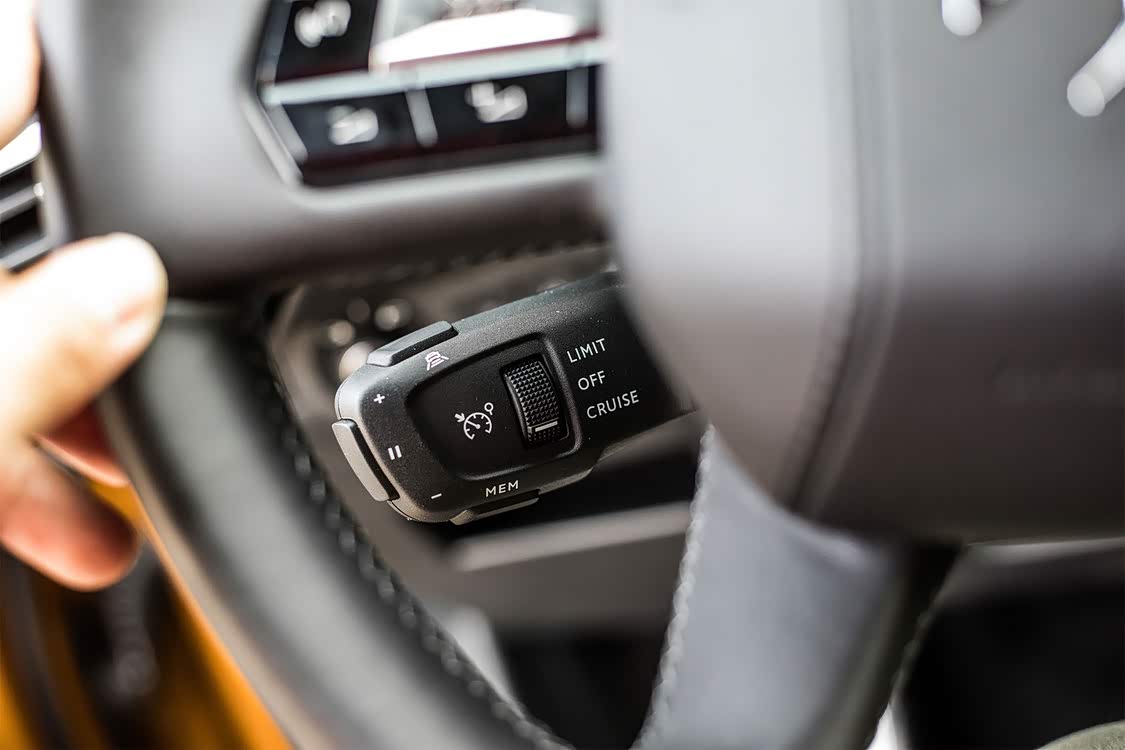 自适应巡航的拨杆集成的功能和操作确实有些多