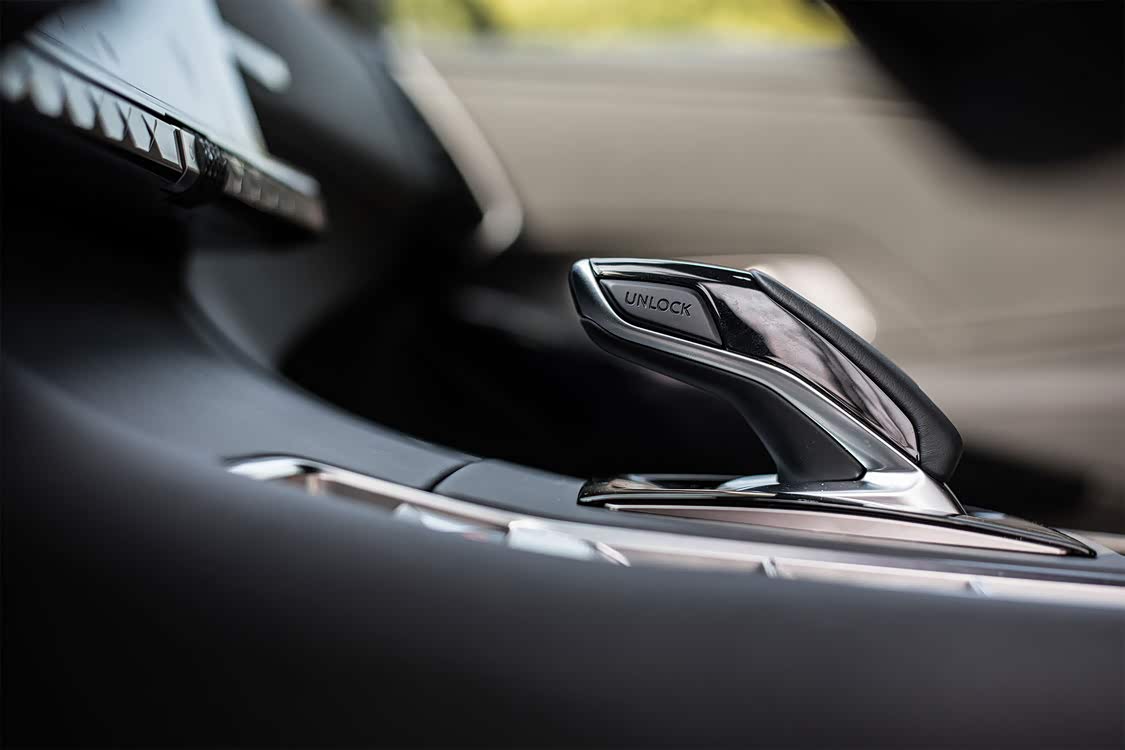 电子档把与犹如艺术品一样按键结合在一起毫不违和