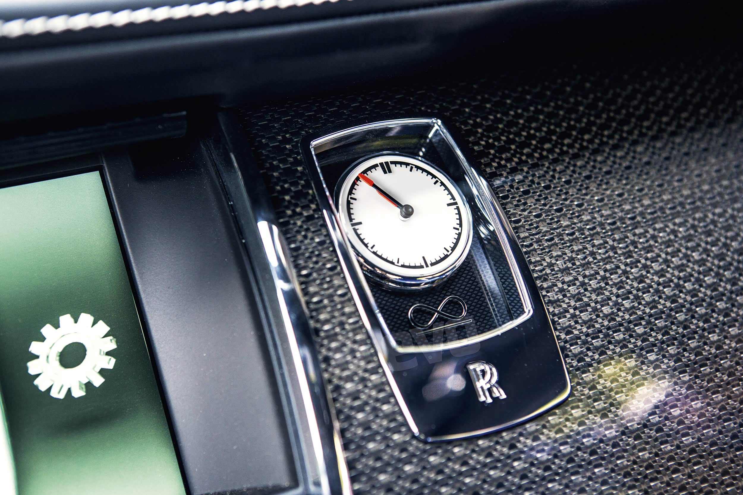 精致的石英钟是劳斯莱斯品牌不可或缺的设计元素